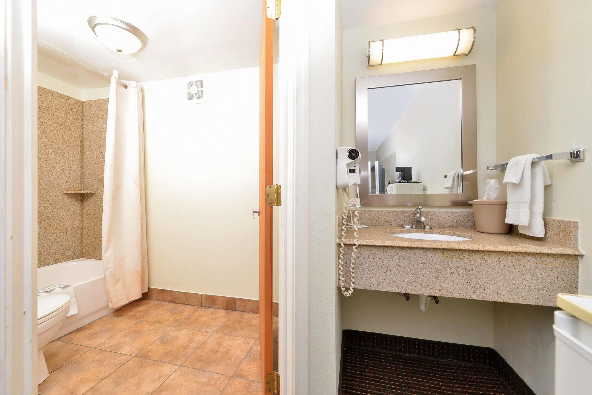 Charleston Eagle Inn Zewnętrze zdjęcie
